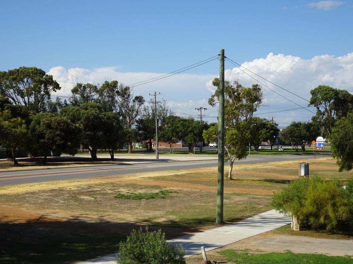 Central Views Jurien Bay Esterno foto